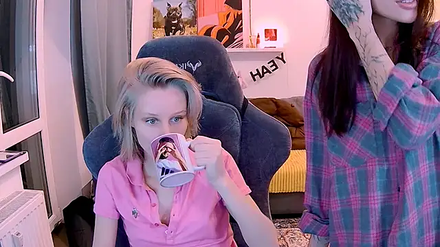 KatiKate online show from 11/21/25, 02:05