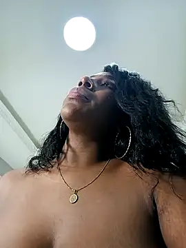 Snapshot of KloheCurvy chatting on 12/17/24, 02:44 KloheCurvy online show from 12/17/24, 02:44