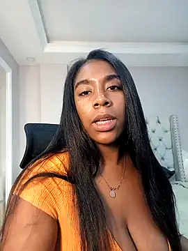 Snapshot of KloheCurvy chatting on 12/18/24, 11:24 KloheCurvy online show from 12/18/24, 11:24