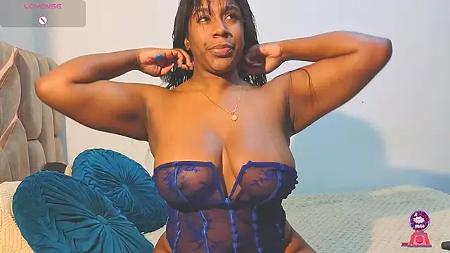 Snapshot of KloheCurvy chatting on 11/05/25, 12:16 KloheCurvy online show from 11/05/25, 12:16