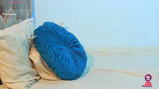 Snapshot of KloheCurvy chatting on 11/10/25, 12:26 KloheCurvy online show from 11/10/25, 12:26