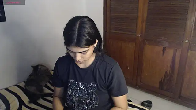 Snapshot of Pocahontas_Princess_ chatting on 12/15/25, 05:34 Pocahontas Princess online show from 12/15/25, 05:34