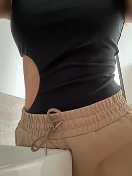 SophieRaily  online show from 02/20/25, 06:35