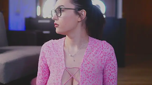 Snapshot of Mona_Lisss chatting on 01/17/25, 11:27 Mona Lisss online show from 01/17/25, 11:27