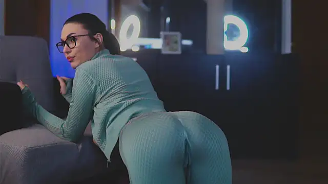 Snapshot of Mona_Lisss chatting on 01/21/25, 05:41 Mona Lisss online show from 01/21/25, 05:41