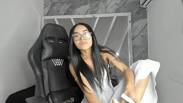 Snapshot of Mia_petite01 chatting on 05/21/26, 09:11 Mia petite01 online show from 05/21/26, 09:11