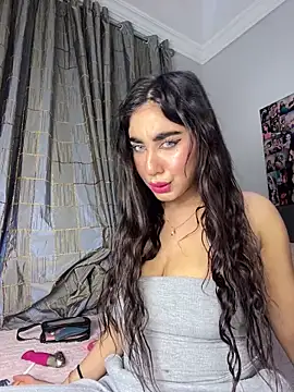 Snapshot of Meryem_Queen chatting on 03/03/26, 01:23 Meryem Queen online show from 03/03/26, 01:23