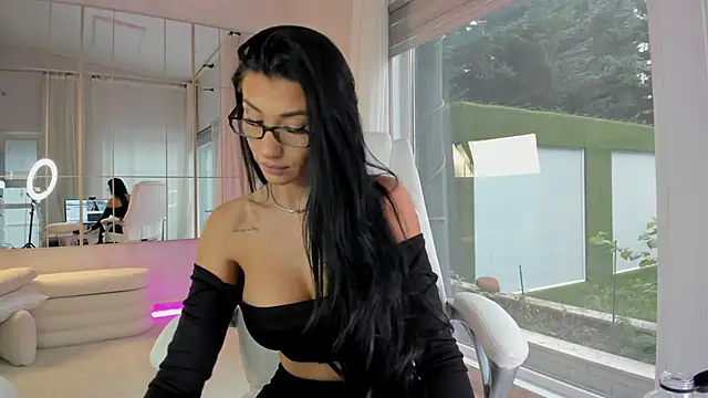 Snapshot of missdiamond_ chatting on 11/05/25, 08:03 missdiamond online show from 11/05/25, 08:03