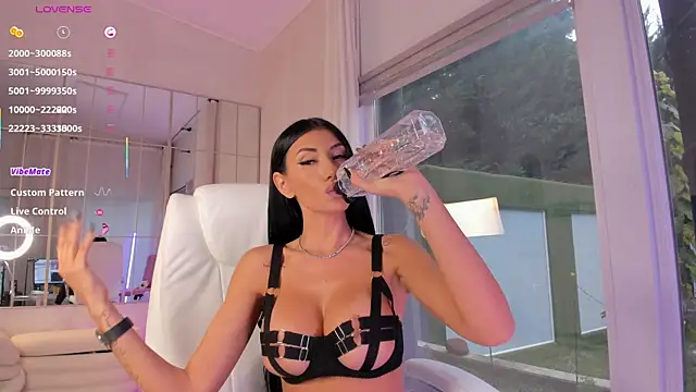 Snapshot of missdiamond_ chatting on 12/14/25, 08:20 missdiamond online show from 12/14/25, 08:20