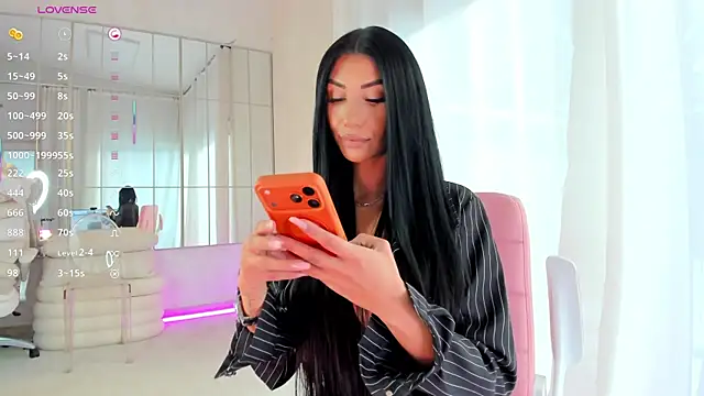 Snapshot of missdiamond_ chatting on 01/18/26, 08:18 missdiamond online show from 01/18/26, 08:18