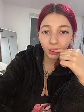 Snapshot of Alissa_kiss chatting on 12/18/24, 12:21 Alissa kiss online show from 12/18/24, 12:21