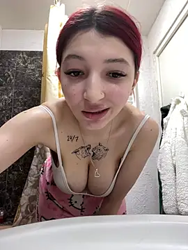 Snapshot of Alissa_kiss chatting on 12/25/24, 04:32 Alissa kiss online show from 12/25/24, 04:32