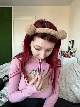 Snapshot of Alissa_kiss chatting on 02/25/25, 02:54 Alissa kiss online show from 02/25/25, 02:54