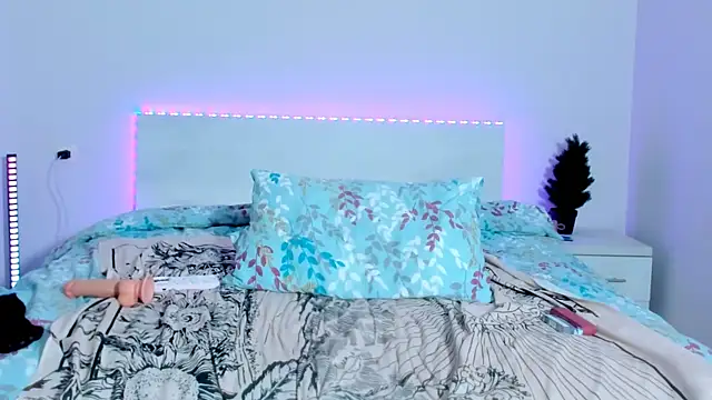 Snapshot of Shadow_Strik chatting on 12/30/24, 07:11 Shadow Strik online show from 12/30/24, 07:11