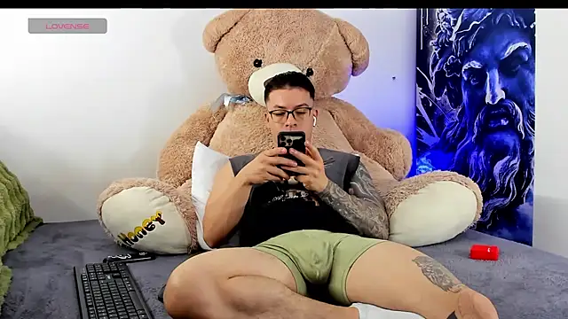 boyc022  online show from 01/18/26, 02:37