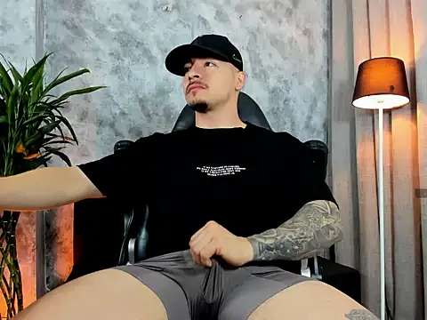 boyc022  online show from 02/18/26, 02:46