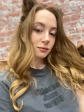 Snapshot of _AngelMoon_ chatting on 10/30/25, 03:52 AngelMoon online show from 10/30/25, 03:52