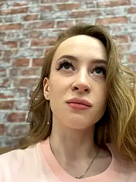 Snapshot of _AngelMoon_ chatting on 11/12/25, 03:40 AngelMoon online show from 11/12/25, 03:40