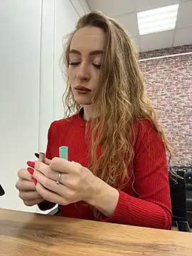 Snapshot of _AngelMoon_ chatting on 11/19/25, 04:01 AngelMoon online show from 11/19/25, 04:01