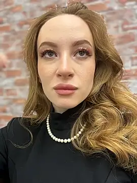 Snapshot of _AngelMoon_ chatting on 12/16/25, 04:06 AngelMoon online show from 12/16/25, 04:06