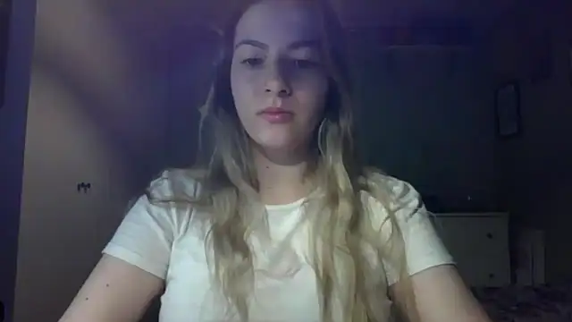 Snapshot of ROSIEx_sweet chatting on 10/20/25, 06:47 ROSIEx sweet online show from 10/20/25, 06:47