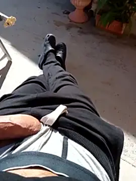 Snapshot of MrTamburine22 chatting on 10/24/25, 12:23 MrTamburine22 online show from 10/24/25, 12:23