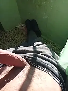 Snapshot of MrTamburine22 chatting on 11/28/25, 11:57 MrTamburine22 online show from 11/28/25, 11:57