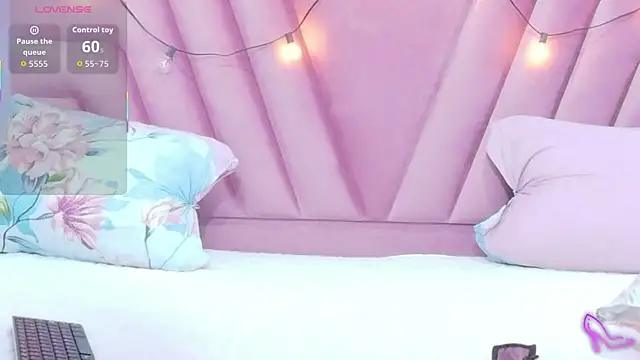 hornybarelylegalgirl online show from 05/11/26, 12:33