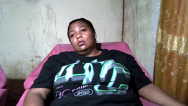 Snapshot of bustyboobs6 chatting on 09/29/25, 04:06 bustyboobs6 online show from 09/29/25, 04:06