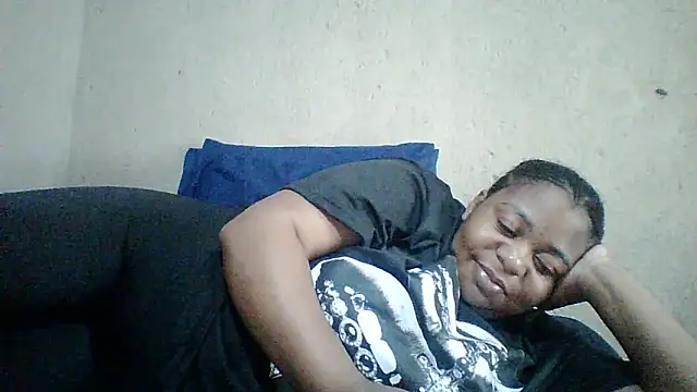 Snapshot of bustyboobs6 chatting on 12/18/25, 06:52 bustyboobs6 online show from 12/18/25, 06:52