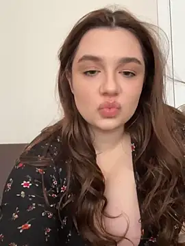 Snapshot of Dreamy_Kitty chatting on 02/02/25, 01:08 Dreamy Kitty online show from 02/02/25, 01:08