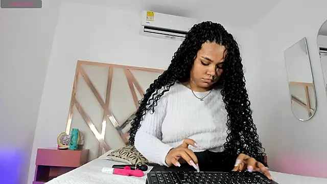 Carolina Evanss online show from 03/21/25, 03:33