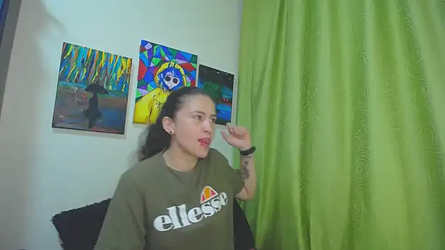 Snapshot of Leyla_Horny_Bg chatting on 11/18/25, 11:37 Leyla Horny Bg online show from 11/18/25, 11:37