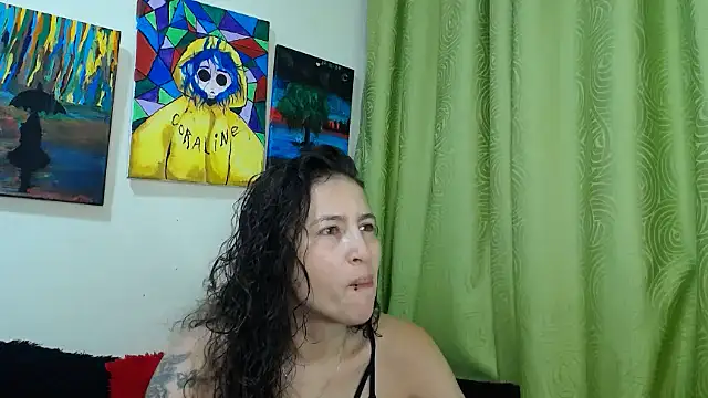 Snapshot of Leyla_Horny_Bg chatting on 12/15/25, 11:20 Leyla Horny Bg online show from 12/15/25, 11:20