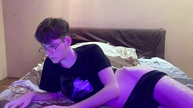Snapshot of cutie_guys chatting on 01/18/25, 03:49 cutie guys online show from 01/18/25, 03:49