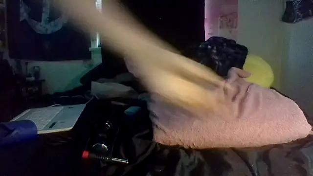 Snapshot of ATwinkie chatting on 02/22/25, 12:51 ATwinkie online show from 02/22/25, 12:51