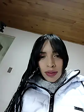 Snapshot of dholcee chatting on 12/15/24, 11:01 dholcee online show from 12/15/24, 11:01