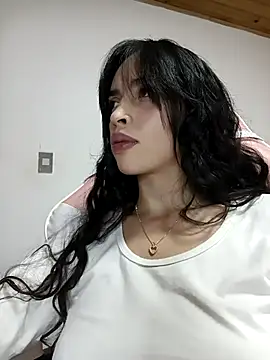 Snapshot of dholcee chatting on 12/15/24, 02:16 dholcee online show from 12/15/24, 02:16