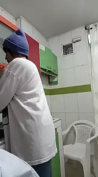 Snapshot of dholcee chatting on 12/20/24, 11:10 dholcee online show from 12/20/24, 11:10