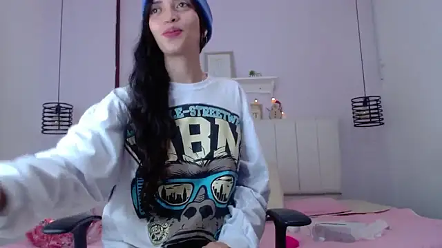 Snapshot of dholcee chatting on 12/20/24, 08:23 dholcee online show from 12/20/24, 08:23