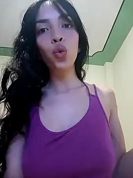 Snapshot of dholcee chatting on 12/30/24, 01:14 dholcee online show from 12/30/24, 01:14