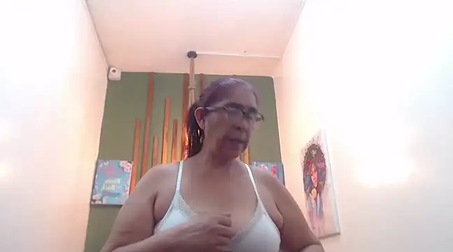 Snapshot of renata_milf_ chatting on 01/10/25, 12:15 renata milf online show from 01/10/25, 12:15