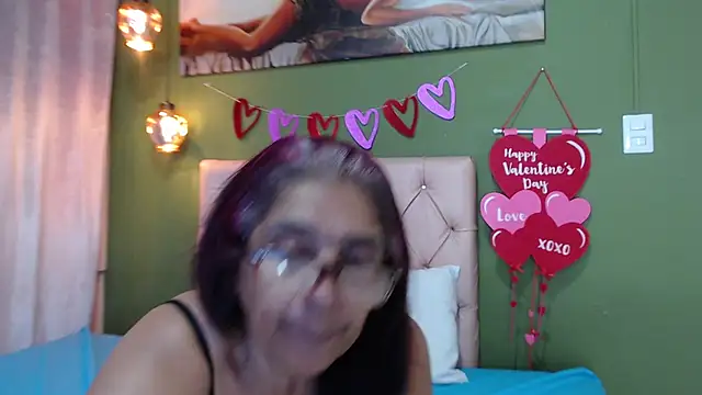 Snapshot of renata_milf_ chatting on 02/15/25, 04:34 renata milf online show from 02/15/25, 04:34
