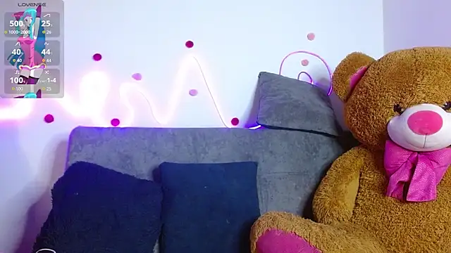 Snapshot of sophia_cute1_1 chatting on 09/20/25, 12:28 sophia cute1 1 online show from 09/20/25, 12:28