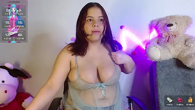 Snapshot of sophia_cute1_1 chatting on 09/21/25, 12:18 sophia cute1 1 online show from 09/21/25, 12:18