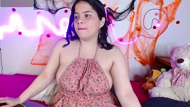 Snapshot of sophia_cute1_1 chatting on 10/30/25, 12:06 sophia cute1 1 online show from 10/30/25, 12:06