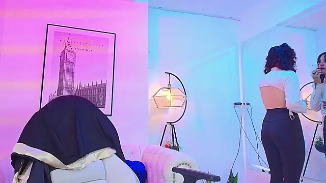 Snapshot of Theia_moon chatting on 12/29/24, 01:06 Theia moon online show from 12/29/24, 01:06