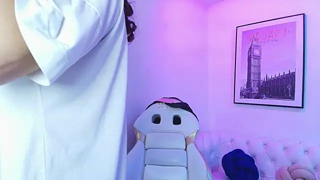 Snapshot of Theia_moon chatting on 01/12/25, 12:44 Theia moon online show from 01/12/25, 12:44