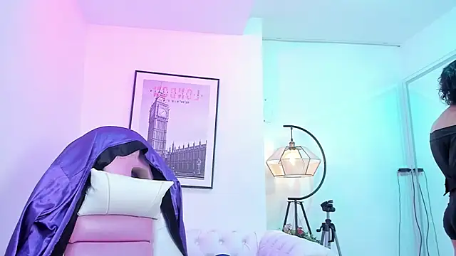 Snapshot of Theia_moon chatting on 02/04/25, 12:33 Theia moon online show from 02/04/25, 12:33