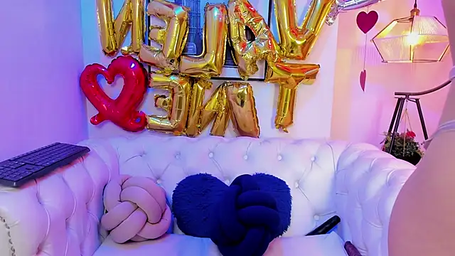 Snapshot of Theia_moon chatting on 02/14/25, 03:26 Theia moon online show from 02/14/25, 03:26